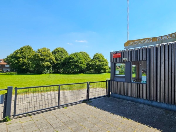 IJsbaan Stevenshof in zomerperiode 